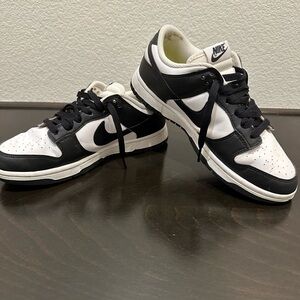 Black Nike dunks “Panda”